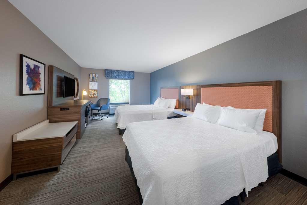 Hampton Inn Saint Robert Room photo